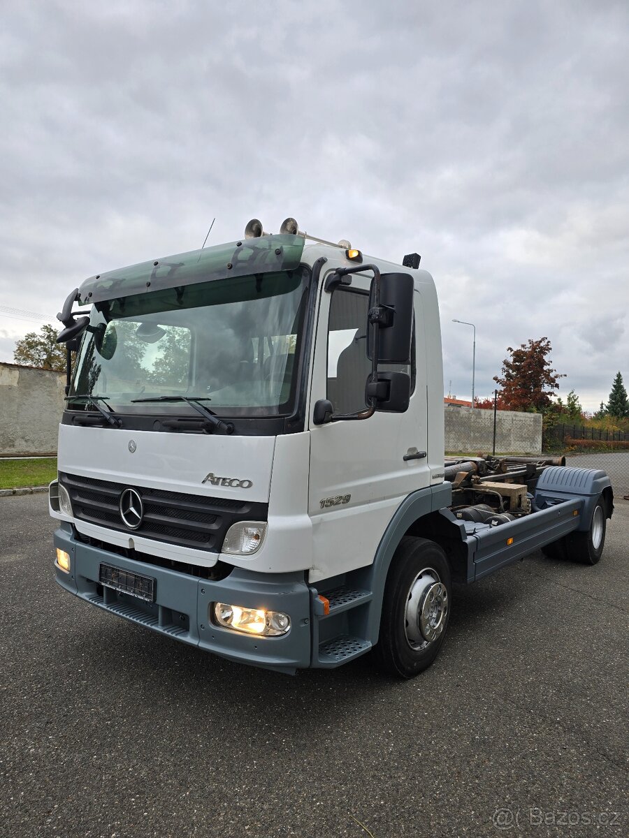 Mercedes Atego 1529. Hákový nosič kontejnerů - 3
