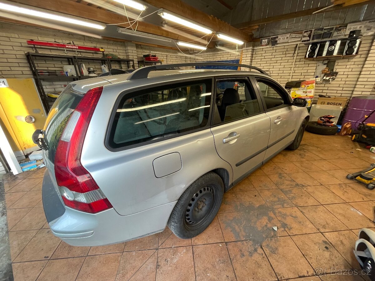 Volvo v50 2.0 tdi 100 kW nova spojka - 3