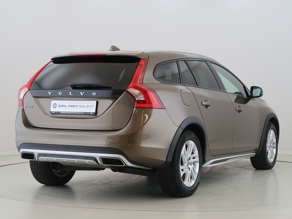 Volvo V60 2.0D4,110kW,Manuál - 3
