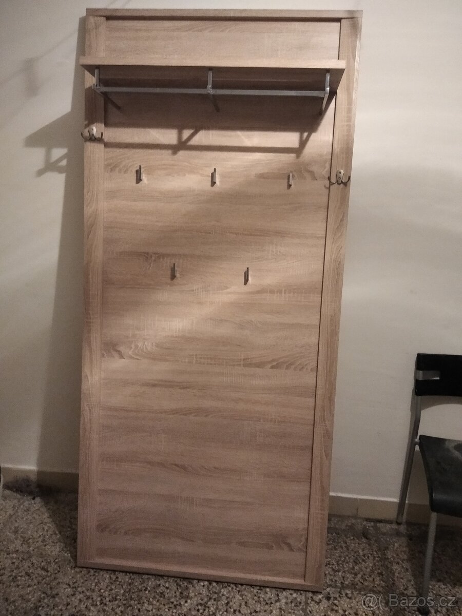 Věšáková stěna - 3