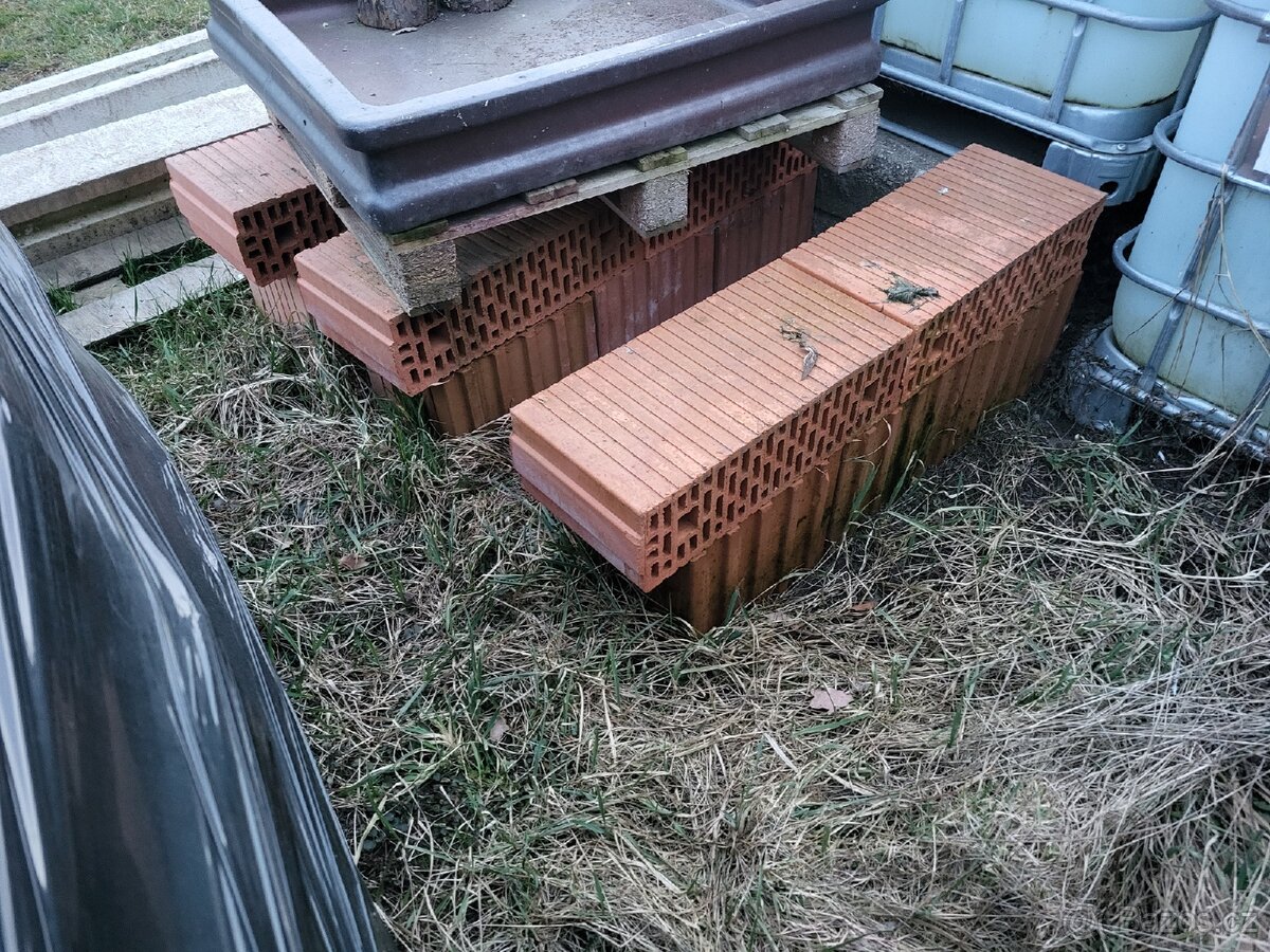 Cihly, tvárnice, dlaždice - 3