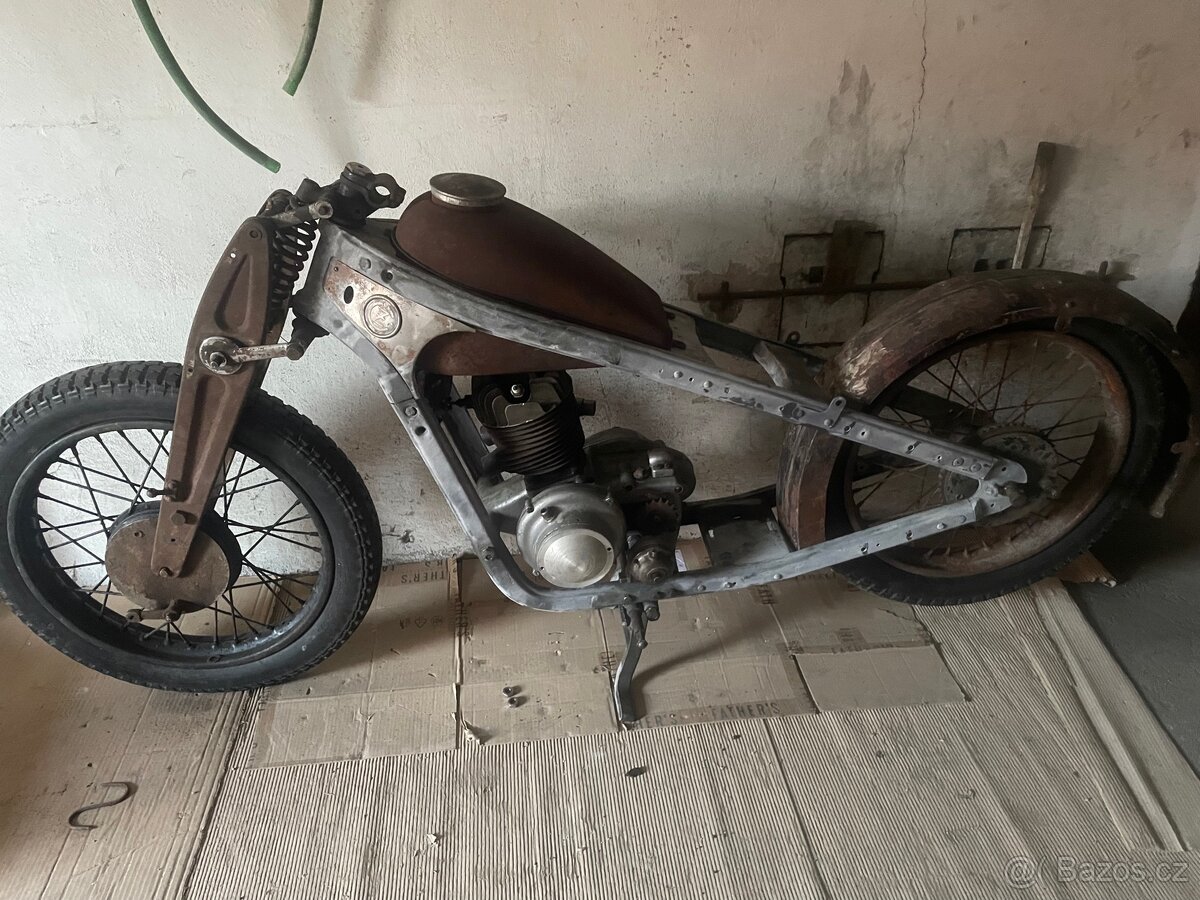 ČZ 250 Tourist - 3