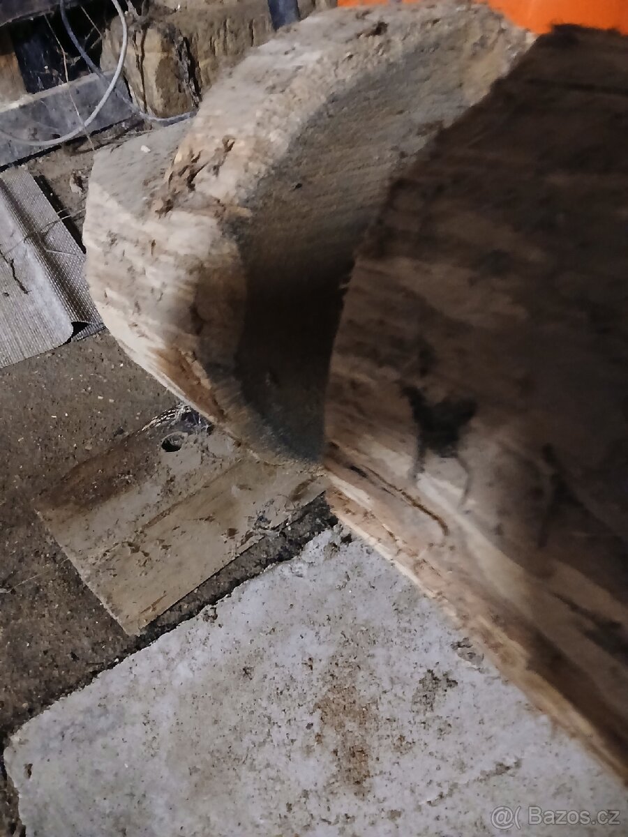 Prodám dubový stojan na kola - 3