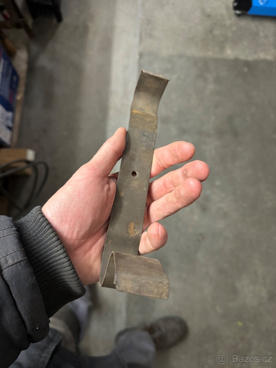 Držák baterie ČZ 125,175,250 sport, deluxe - 3