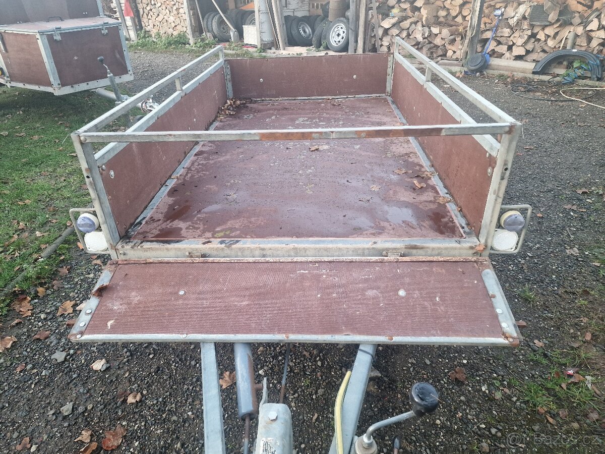 Přívěsný vozik VEZEKO VÁRIO bržděný 205cm x 127cm - 3