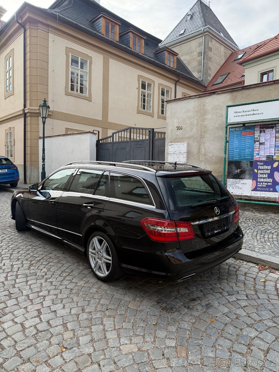 Mercedes Benz E350CDi AMG 4M Panorama Distr Harman Vzduch - 3