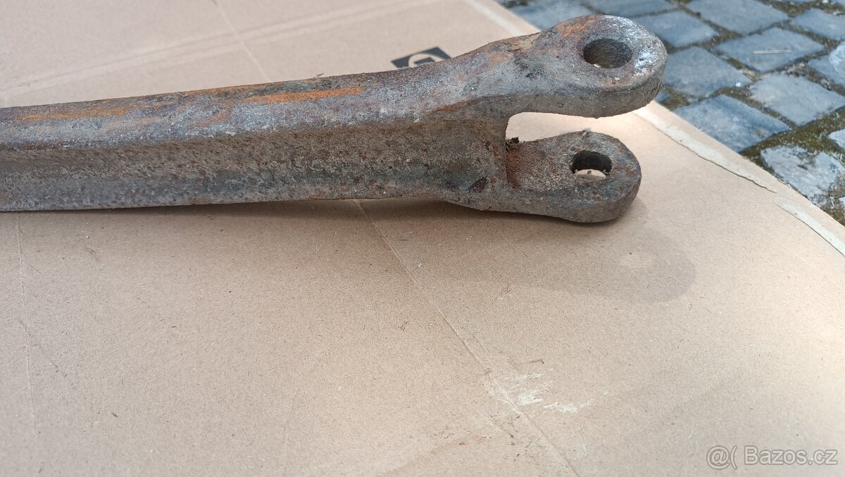 Tatra 12 vzpěra přední nápravy. - 3