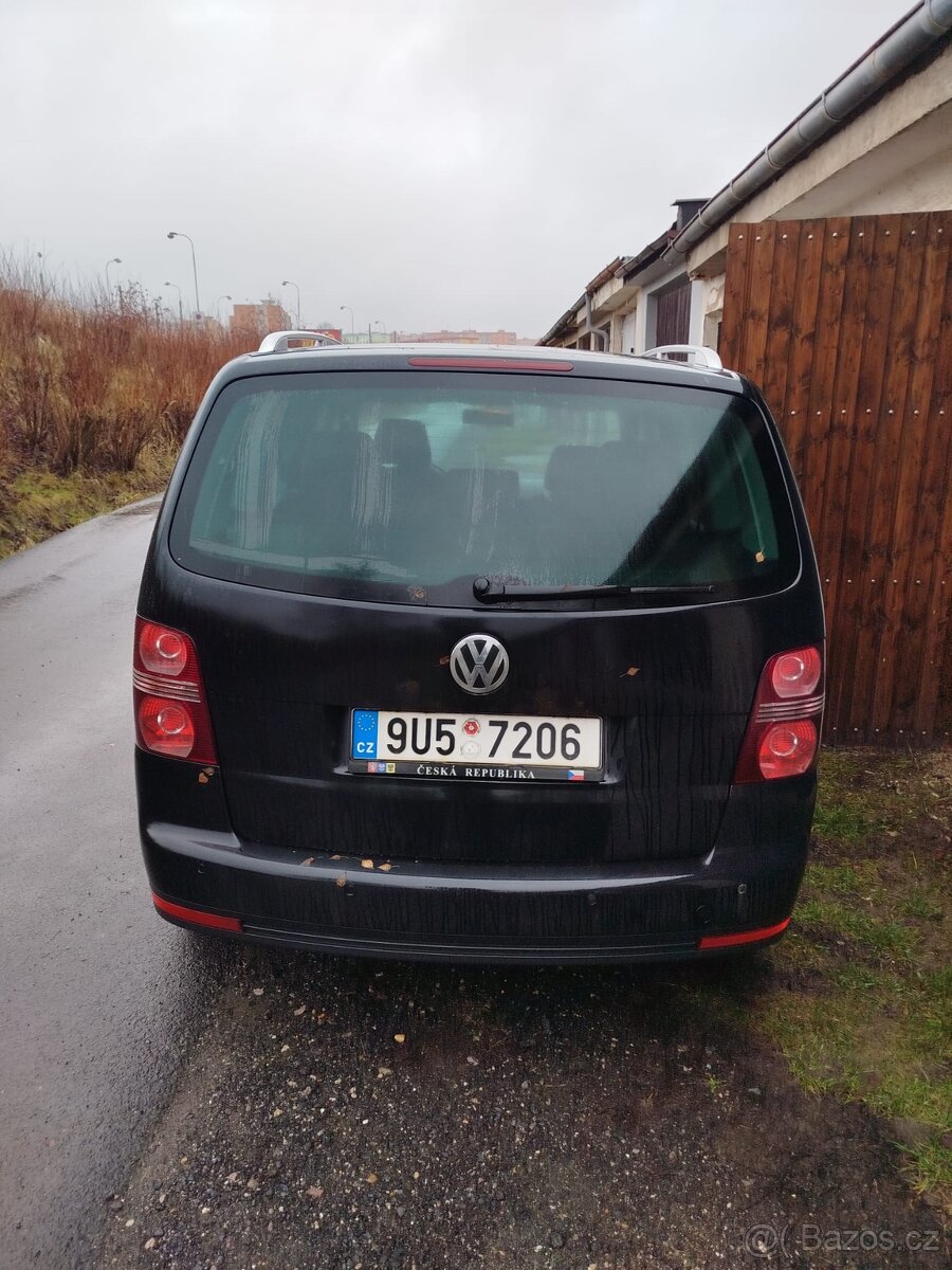 Volkswagen Touran 2.0TDI - 3