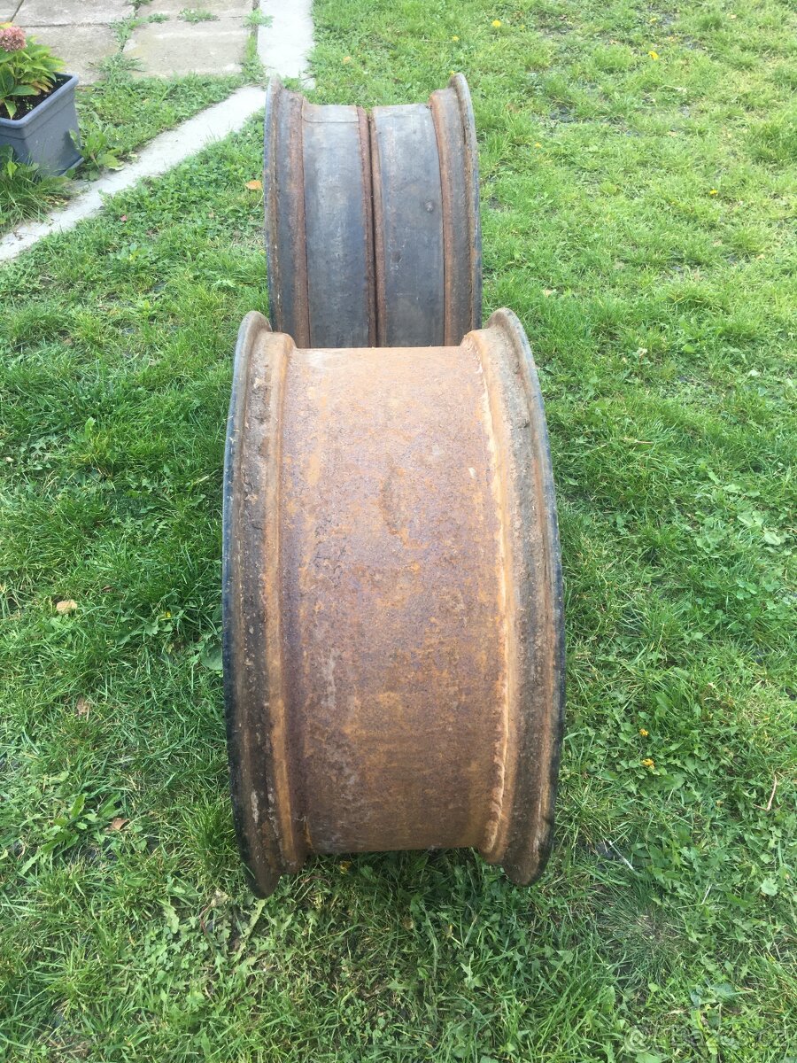 Prodám 2 ks disku - 3