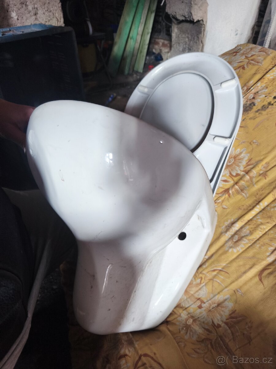 WC mísa závěsná se sedátkem - 3