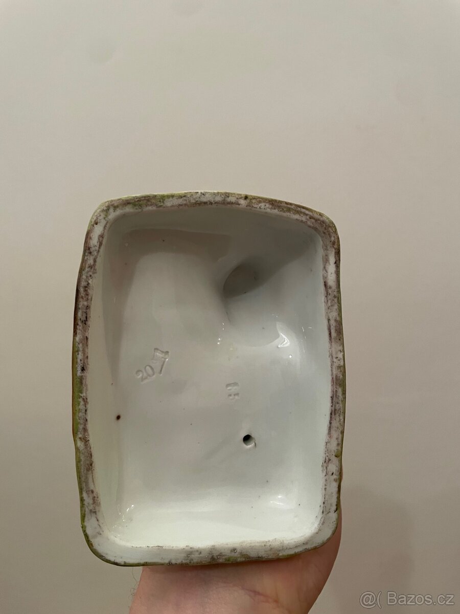 Porcelánová soška Loket - 3