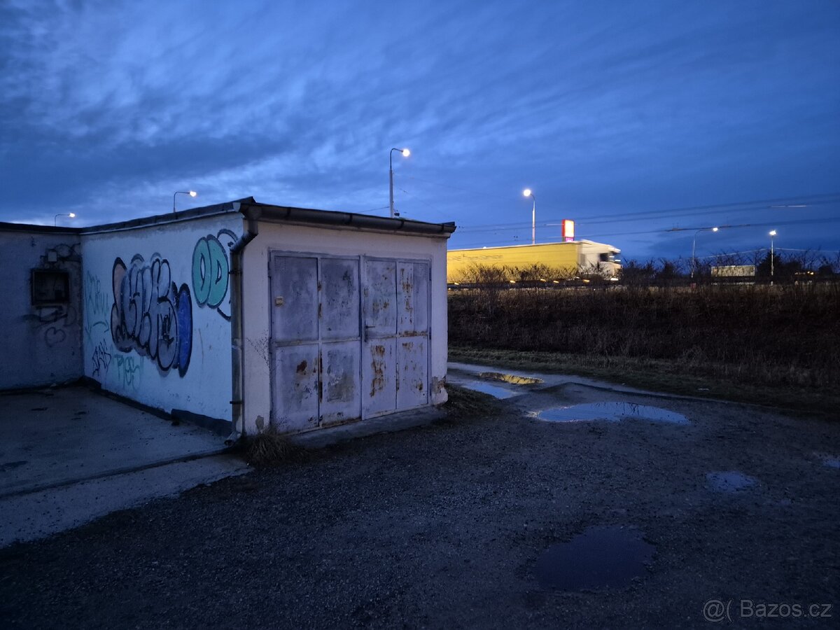 Prodám garáž Jírovcova - 3