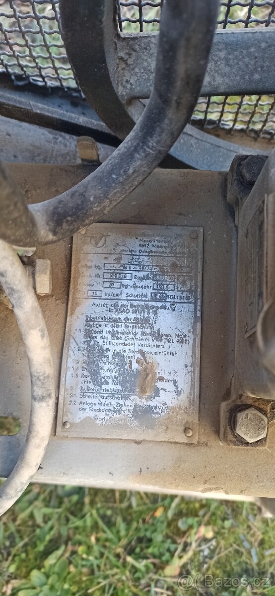 Kompresor pístový olejový s podvozkem - 3