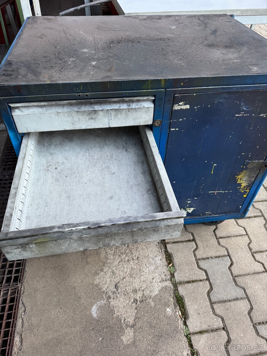 Pracovní stolek na kolečkách - 3
