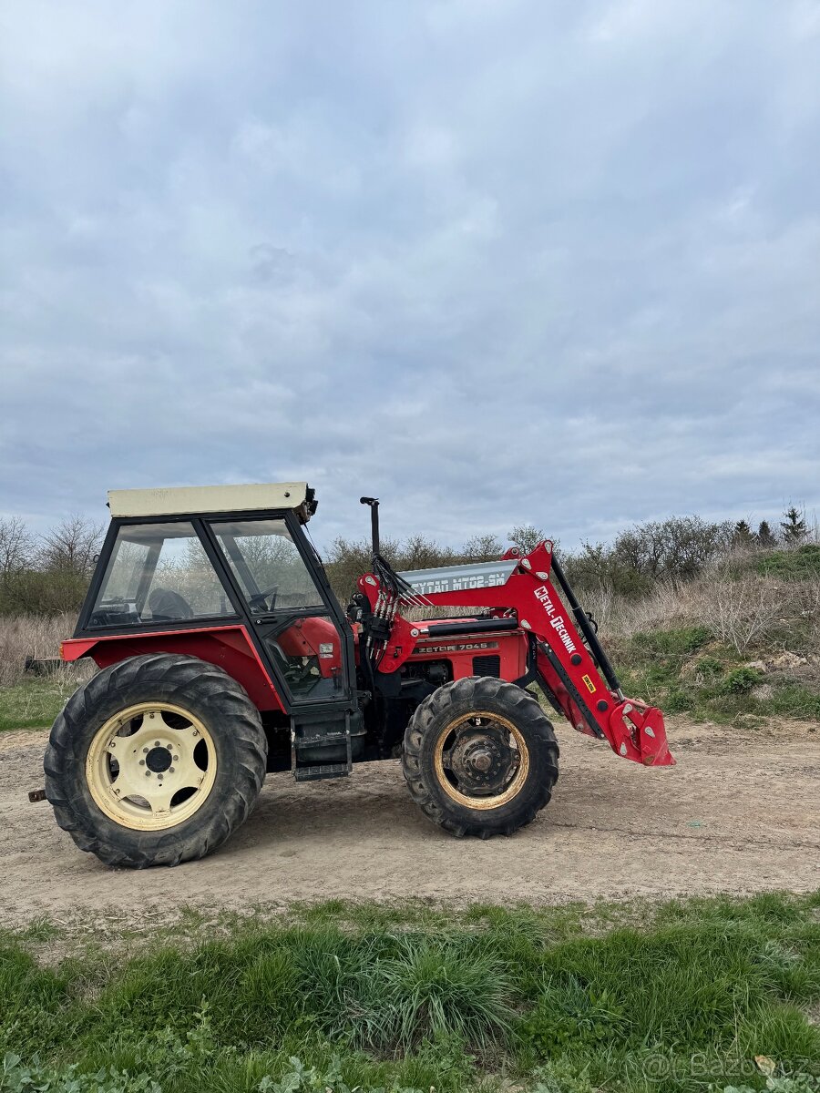Zetor 7045 s čelním nakladačem - 3