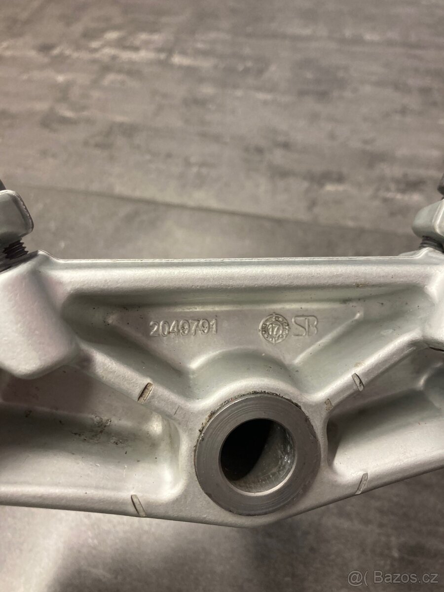 spodný okuliar Triumph Tiger 800 - 3