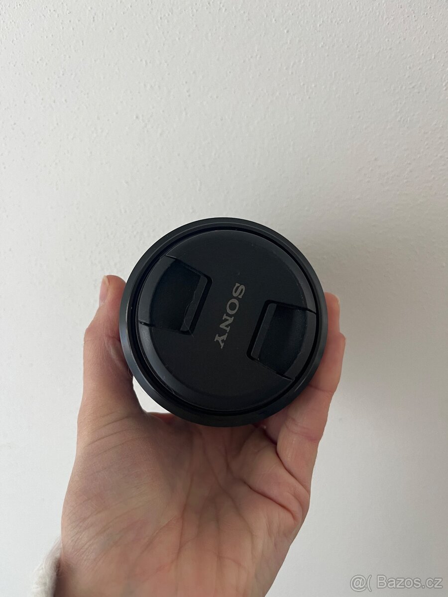 Sony FE 28–70mm f/3.5–5.6 OSS (Optical SteadyShot). - 3