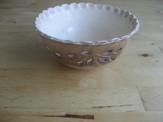 Keramická dekorativní miska děrovaná - 3