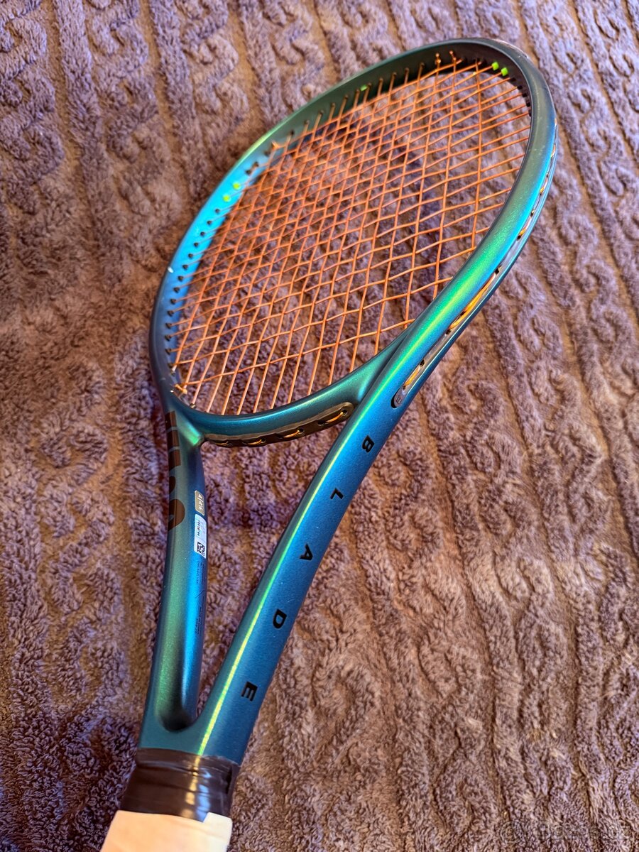 Wilson Blade 100 v9 L4 - 3