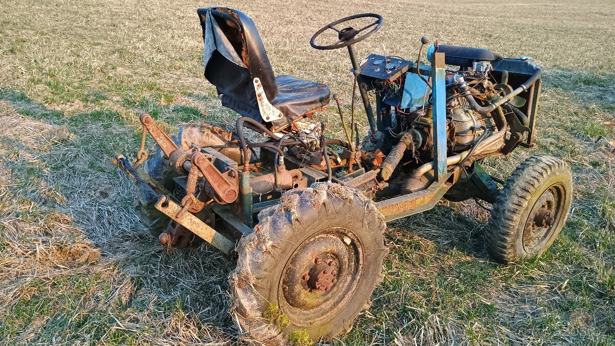 MALOTRAKTOR, DOMADĚL - 3