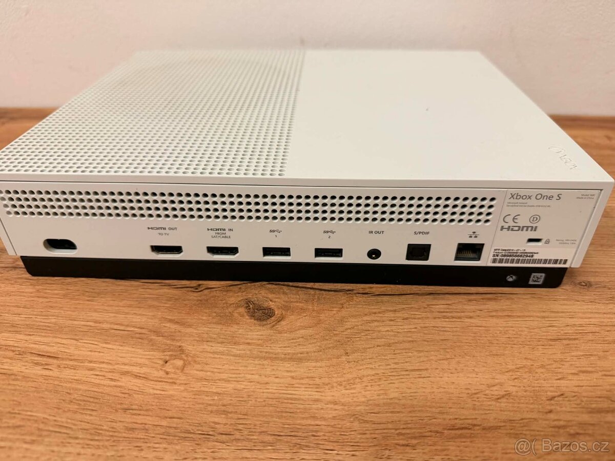 Xbox One S 1TB +2x OVL+1x HRA - 3