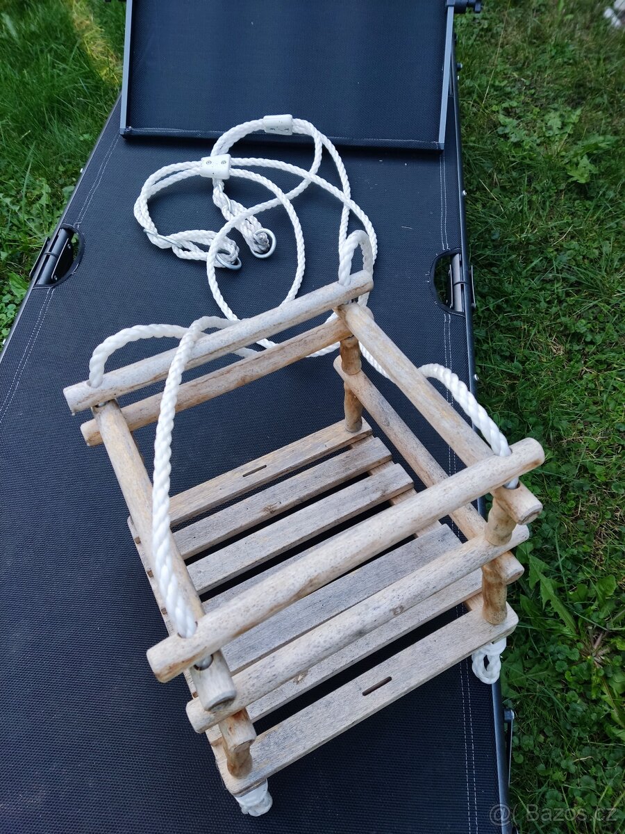 Dřevěná dětská houpačka - 3