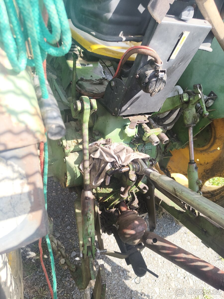 Traktor John Deere 2130 4×4 - 3