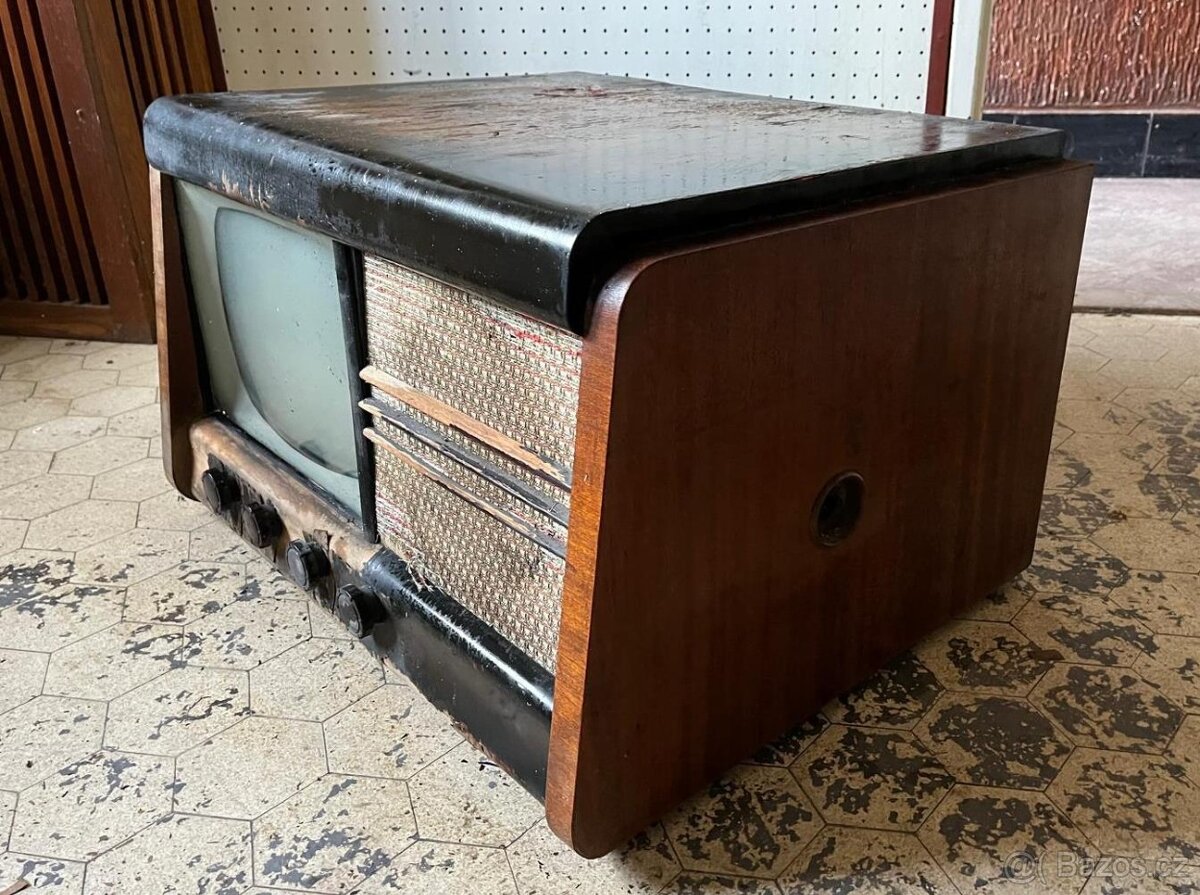 Historický radiotelevizor Tesla 4002A, vyrobený 1954 - 3