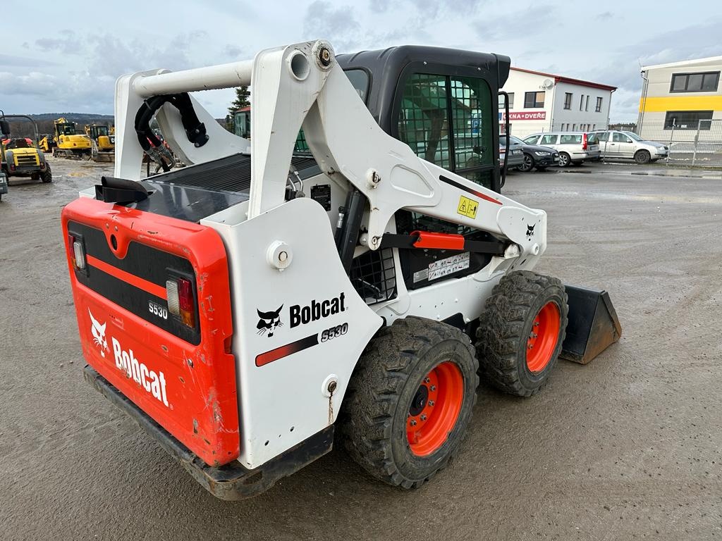 Smykový nakladač Bobcat S530 - 3
