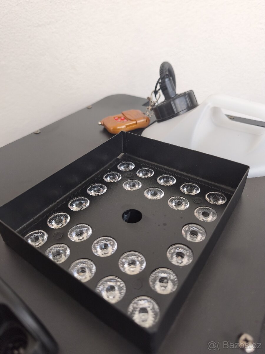 Vertikální LED výrobník mlhy 1500w - 3