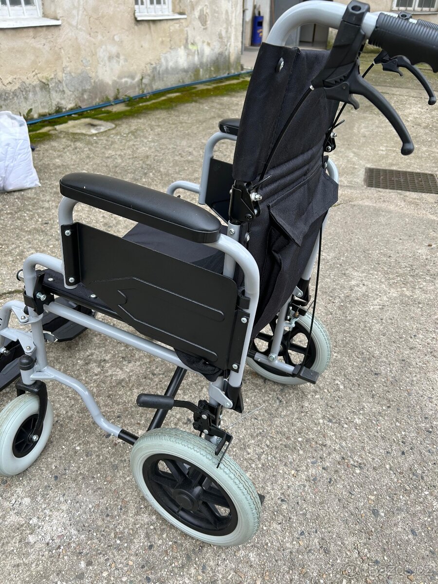 Invalidní vozík pro převoz osob UNIZDRAV - 3