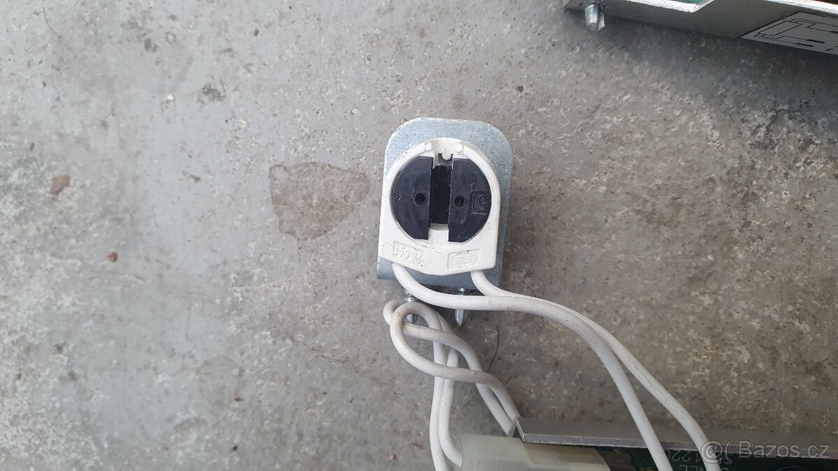 Isuzu - trafa na zářivky - 3