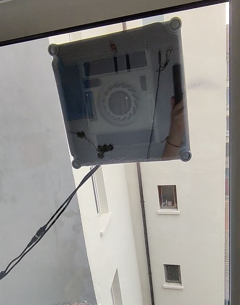 Robotický čistič oken Liectroux YW710 - 3