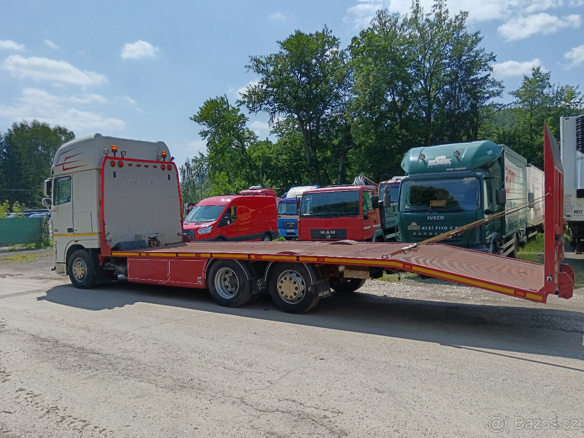 DAF XF 105.460 PŘEPRAVNÍK STROJŮ A VOZIDEL -14 T -