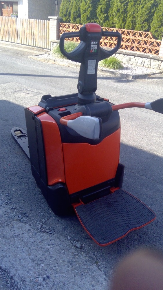 Paletový vozík LPE 200 - 3