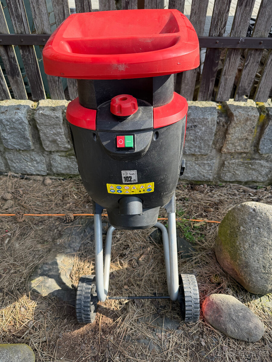 Štěpkovač - elektrický drtič větví HECHT 6224 - 3