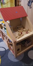 Dřevěný domecek pro panenky - 3