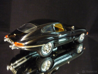 Jaguar E Type Coupe černý Bburago 1/18 - 3
