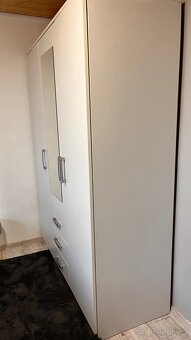 šatní skříň - 3