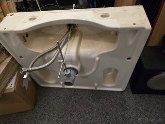 Prodam umyvadlo s baterií a dalšími 2ks baterií, atd. - 3