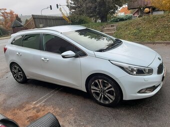 Prodám Kia Ceed kombi 1.6 GDI (benzín), výbava Exclus 8/2014 - 3
