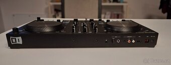 Native Instruments Traktor Kontrol S2 MK3 – perfektní stav - 3