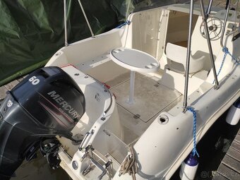 kajutová motorová laminátová loď Bluestar Ventura - 3