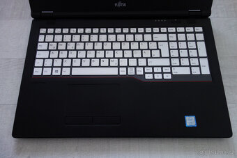 FUJITSU Lifebook E559 - 3