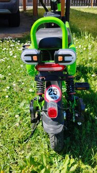 Malý elektroskútr - 3