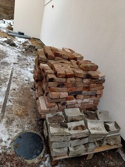 Cihly + žlaby za odvoz - 3