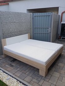 Prodám manželskou postel + Matrace 180cm x 200cm - 3