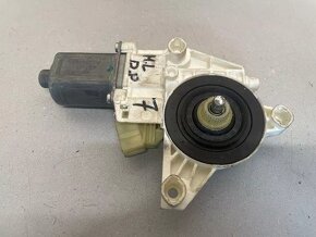 Mercedes 130822272/A2518200042 přední pravý motor na okno - 3
