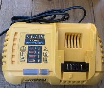 2X DeWalt DCB546 xr 18v 54V 6 ah Flexvolt + nabíječka - 3