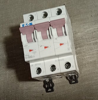 Jistič Eaton PL7 3x B32A 10 kA 3 fázový - 3